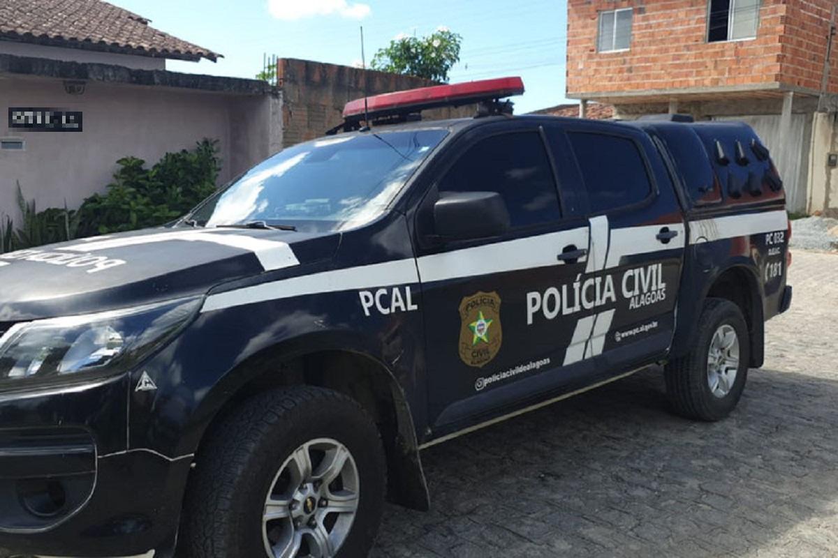 Homem é preso suspeito de invadir casa e esganar mulher para roubar, em Palmeira 