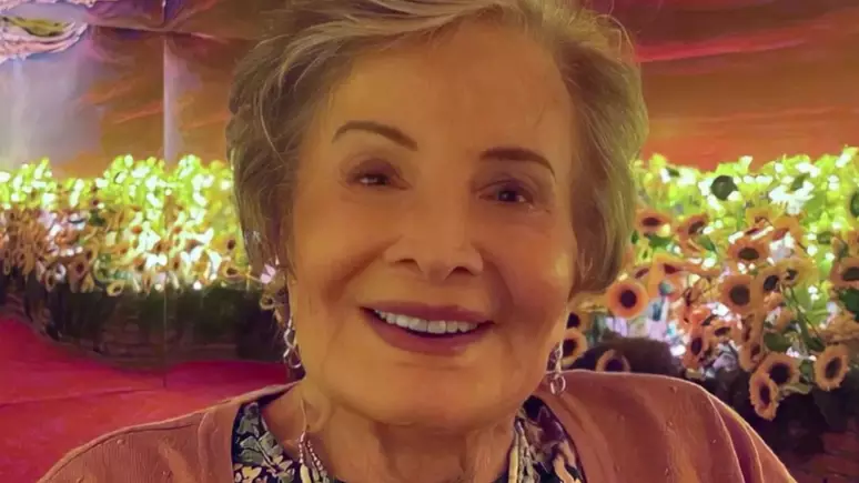 Gloria Menezes celebra 90 anos em festa íntima com familiares e amigos  