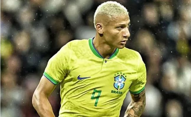 Qual a fortuna de Richarlison, artilheiro do 1º jogo do Brasil 