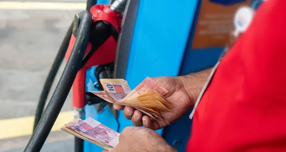 Gasolina: queda no preço passa a valer em distribuidoras