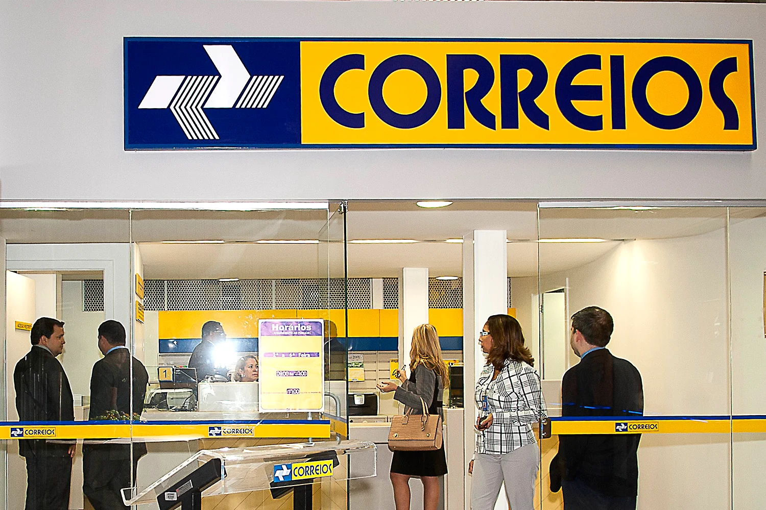 Correios divulgam edital de concurso com 33 vagas e salários de até R$ 6,8 mil; veja como participar