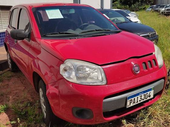 Dos compactos, há também o Fiat Uno. Venda a partir de R$ 8 mil