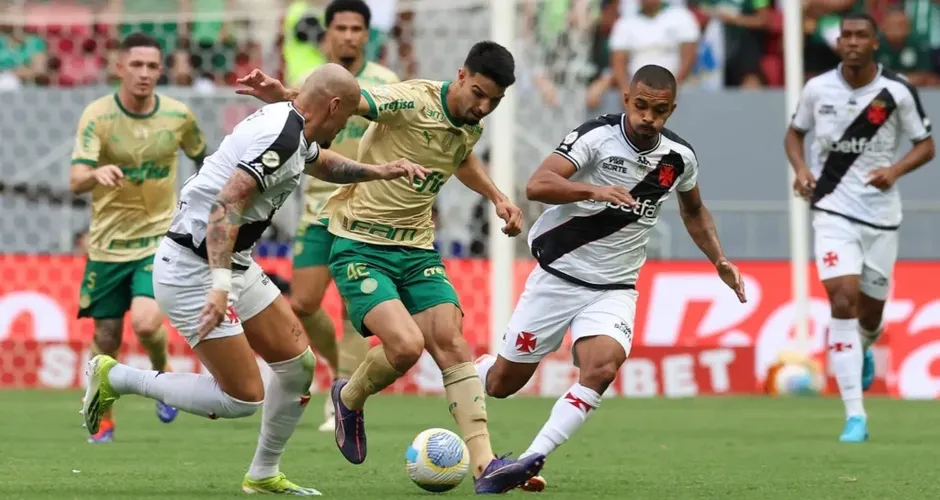 Palmeiras ganha do Vasco e retoma a vice-liderança do Brasileiro