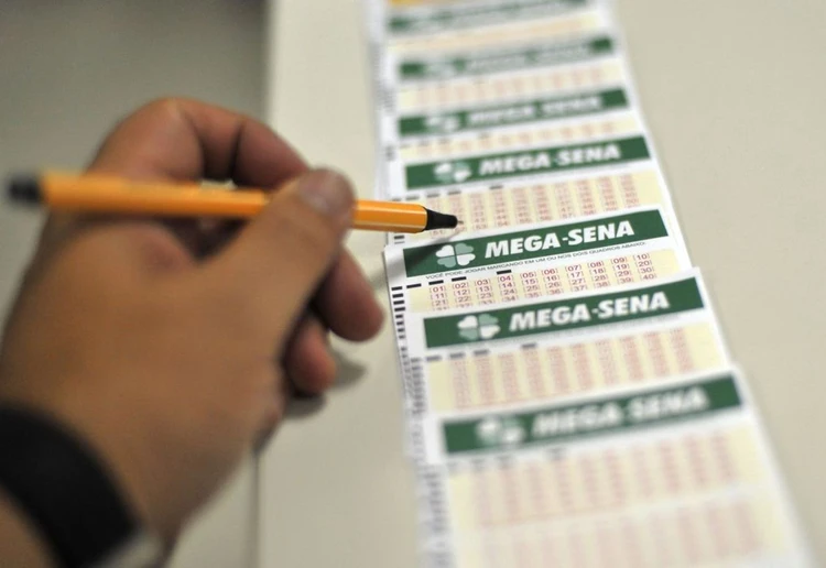 Mega-Sena acumula e prêmio chega a R$ 76 milhões; aposta de Palmeira acertou a quadra