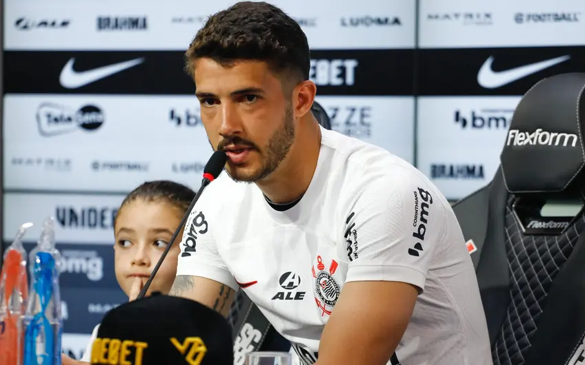 Gustavo Henrique é apresentado no Corinthians e elogia treinador