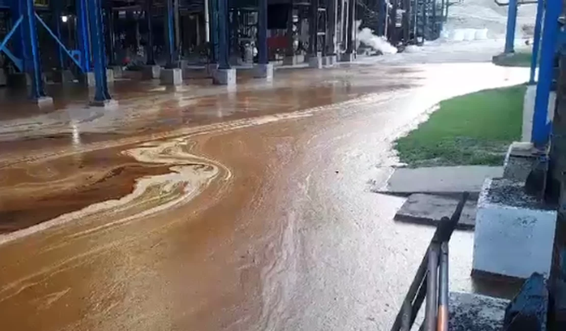 Tanque com melaço de cana rompe na Usina Caeté, em São Miguel dos Campos