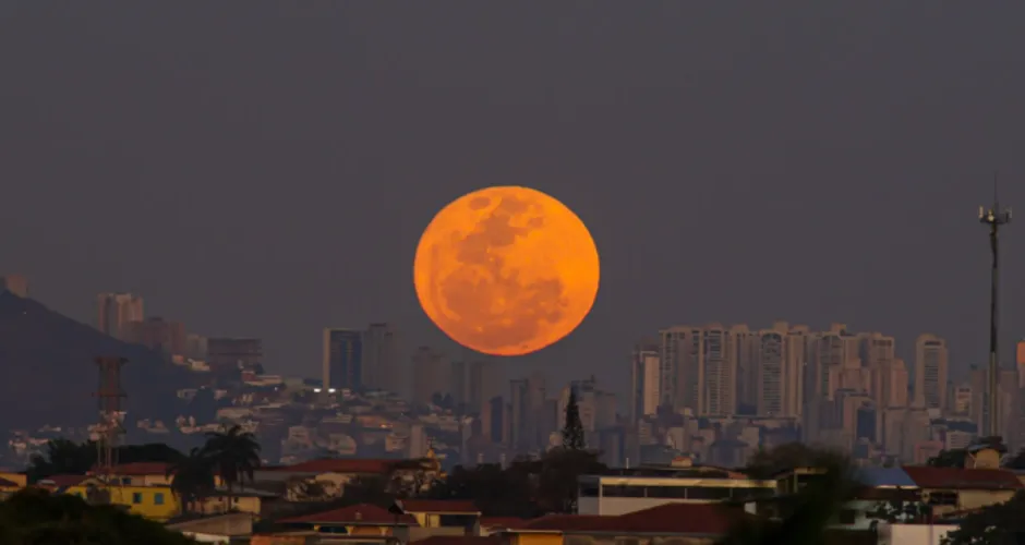 Maior Superlua do ano aparece no céu nesta quinta (17); saiba mais