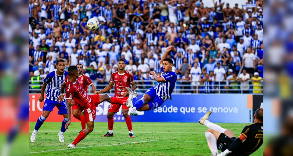 No Rei Pelé, CSA e Penedense empatam na ida da final da Copa Alagoas