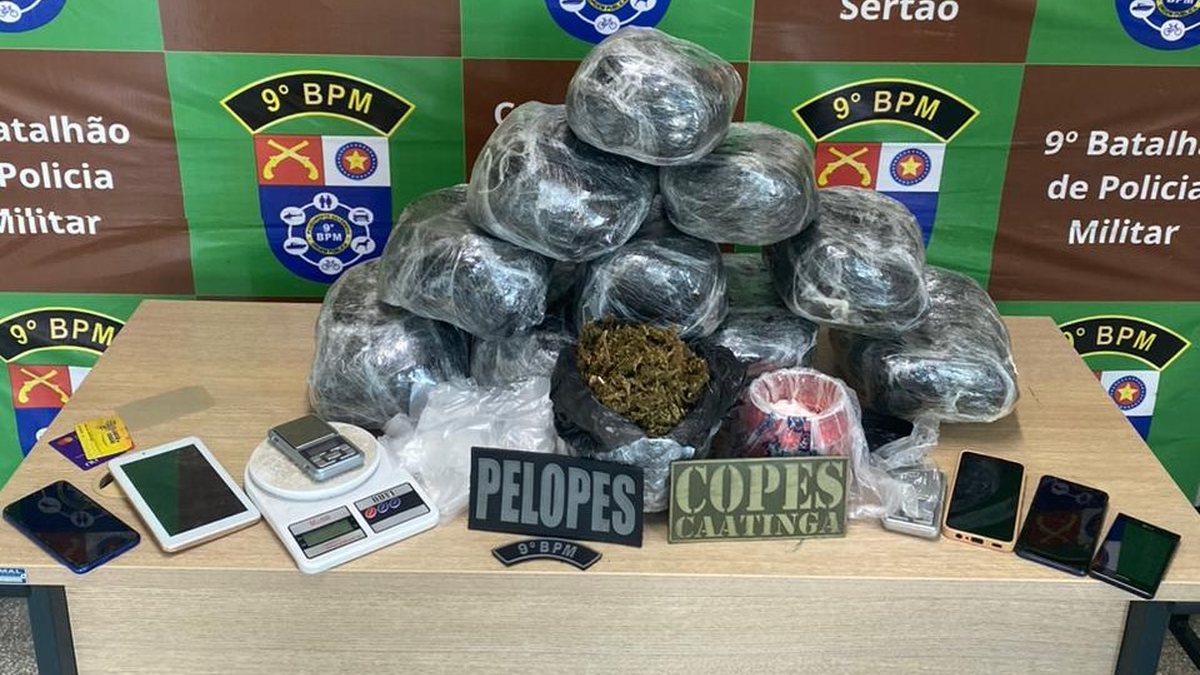 Casa em Delmiro Gouveia é alvo de policiais e 11 kg de drogas são apreendidos