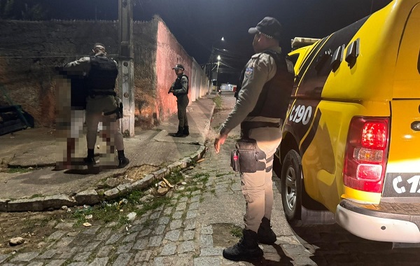 Homem é preso por tráfico de drogas e ameaça após tentativa de fuga em Palmeira dos Índios