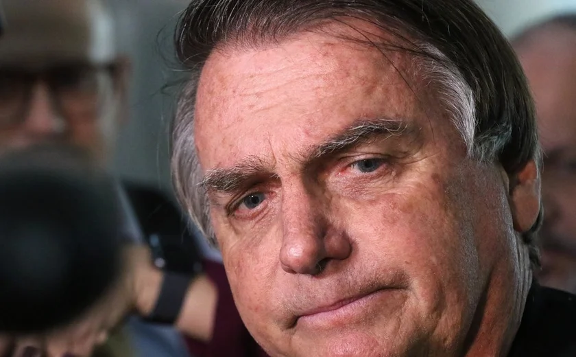 Médicos descartam nova cirurgia em Jair Bolsonaro, diz boletim de hospital