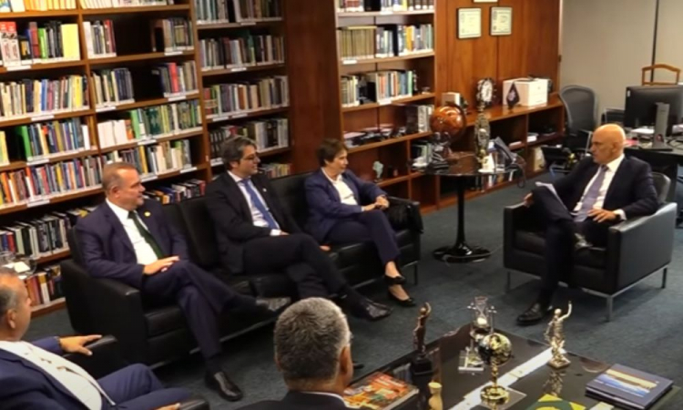 Ministro Alexandre de Moraes se reuniu com senadores de oposição ao governo