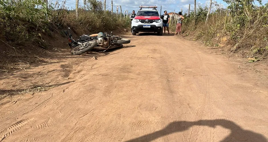 Jovem é encontrado morto a tiros ao lado de moto em Lagoa da Canoa