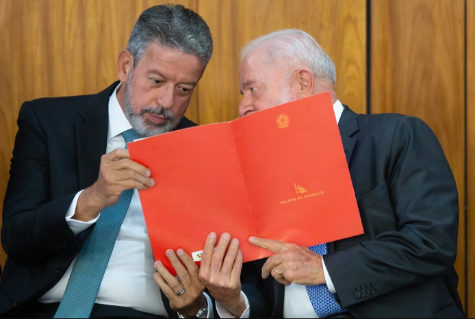 Lula e PT agem nos bastidores para manter governabilidade na Câmara