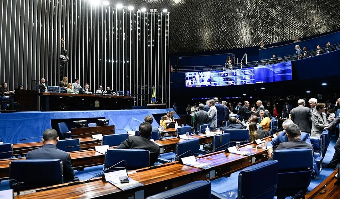 Senado aprova Novo Ensino Médio com mais horas para disciplinas básicas e espanhol obrigatório