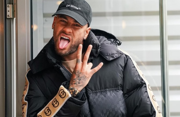 Com salário de quase R$ 626 milhões, Neymar coleciona carrões