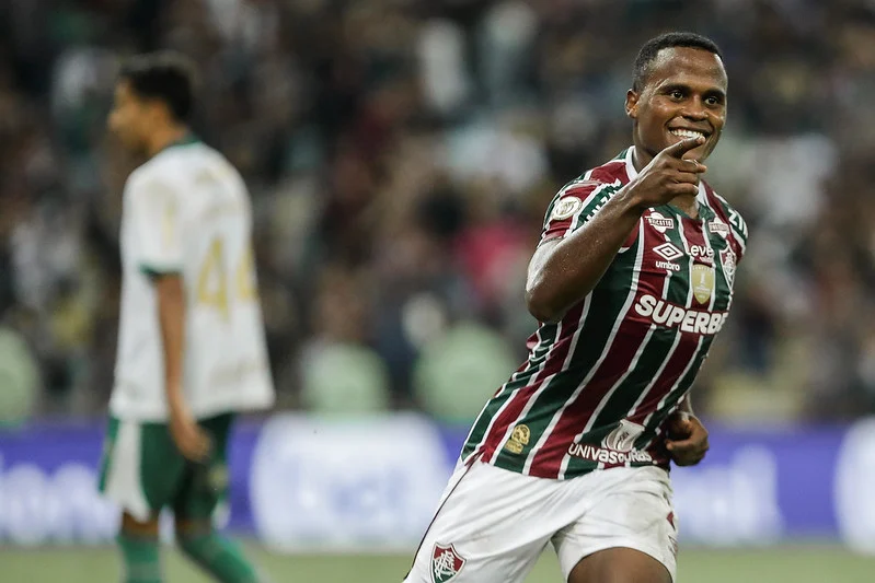 Palmeiras sofre gol no fim, perde do Fluminense e fecha primeiro turno do Brasileiro na terceira posição