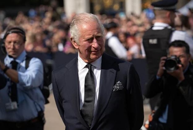 Charles III será proclamado rei oficialmente no sábado, diz Buckingham