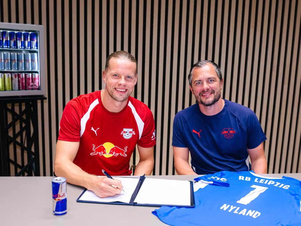 Nyland assina com o RB Leipzig — Foto: Reprodução/RB Leipzig