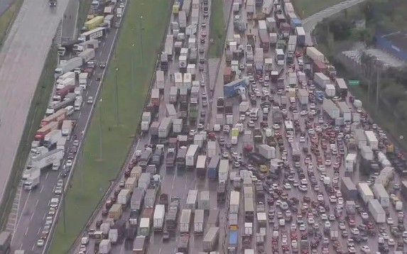 Bloqueios em rodovias contra resultado das urnas após derrota de Bolsonaro entram no 2º dia