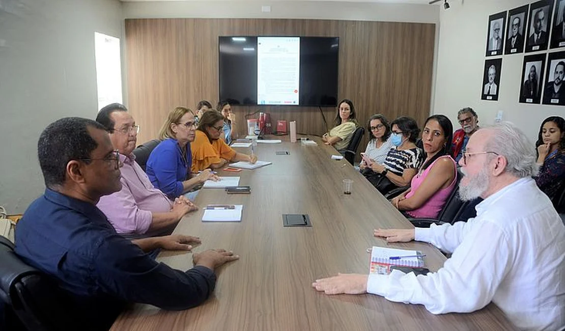 Sesau realiza reunião para avaliar situação da dengue e da Covid-19 em Alagoas