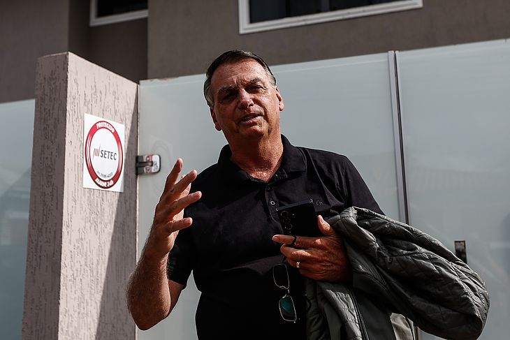 Bolsonaro fica em silêncio na PF em depoimento sobre suposto golpe