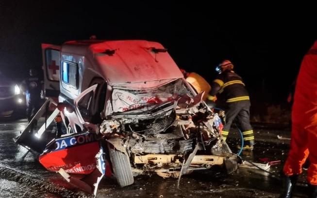 Estado de saúde de sobrevivente de acidente com ambulância é considerado grave