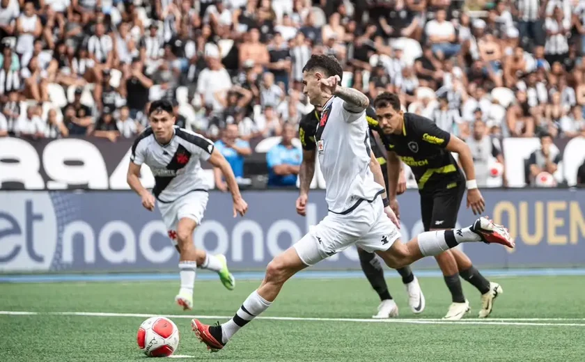 Vasco vira sobre Botafogo e entra no G4 do Cariocão