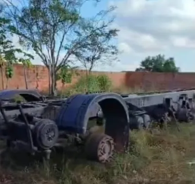 Caminhão roubado em Palmeira dos Índios é encontrado em desmanche no estado de Sergipe