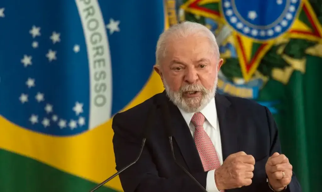 Governo Lula estuda cobrar mensalidade de alunos ricos nas universidades federais