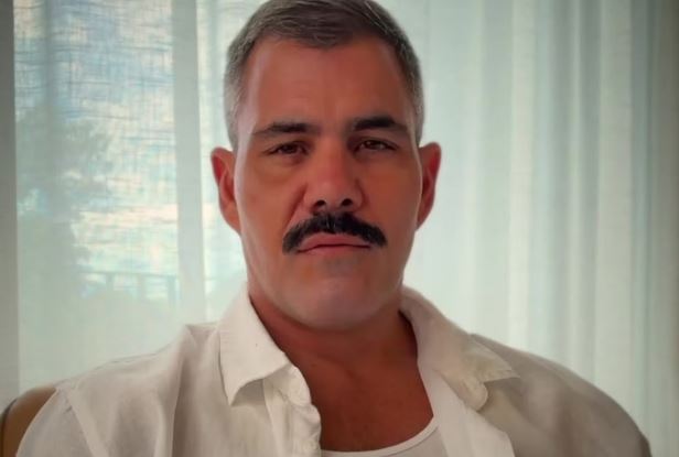 Juliano Cazarré atualiza quadro após passar por cirurgia