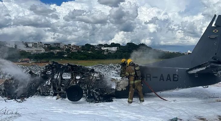 Avião da PF cai no Aeroporto da Pampulha, em BH, e deixa 2 mortos