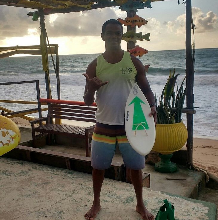 Praticante de handsurf morre após passar mal durante competição na praia de Jacarecica