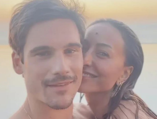 Sabrina Sato e Nicolas Prattes assumem romance e posam juntos pela 1ª vez