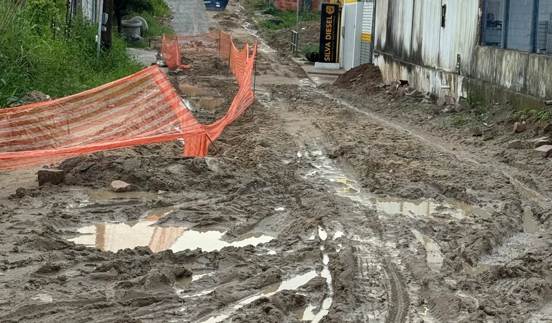 Prefeitura de Palmeira admite suspender obras do saneamento da Águas do Sertão