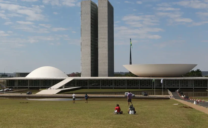 Congresso é aprovado por 18% dos brasileiros e reprovado por 35%, diz Datafolha