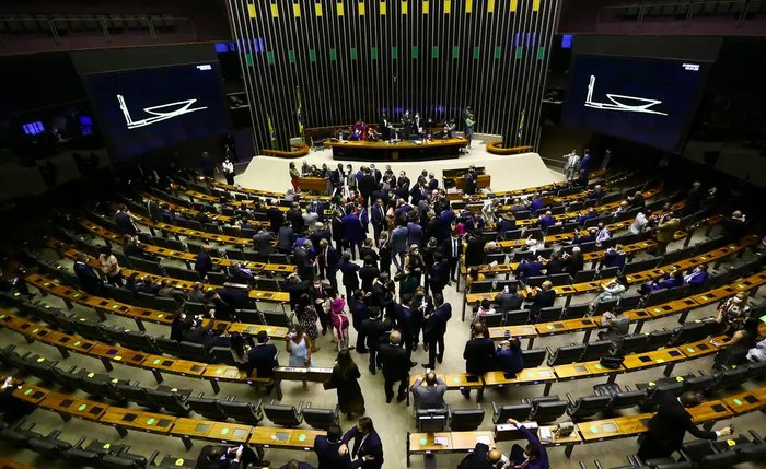 Nove deputados renunciam cargos em Brasília para assumir prefeituras