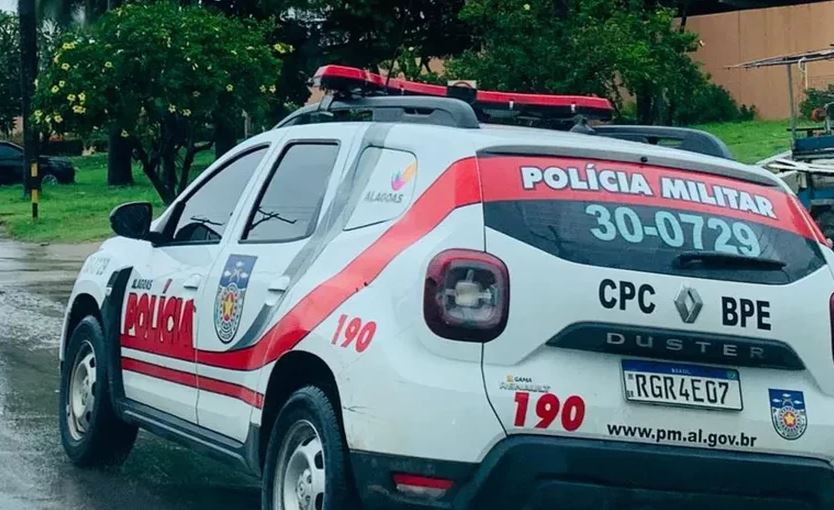 Policial pula muro e resgata mulher que era estuprada em cárcere privado em Maceió