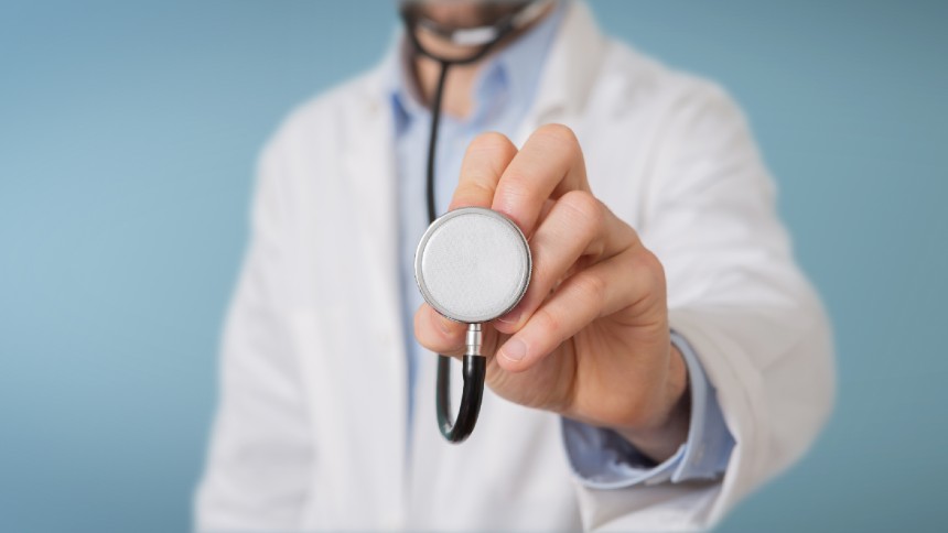 Senado aprova criação de exame nacional obrigatório para médicos recém-formados