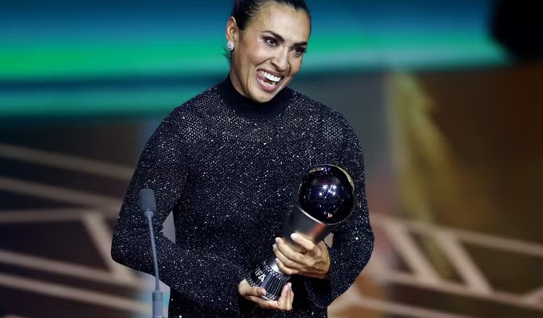 Marta ganha homenagem especial e vira nome de prêmio