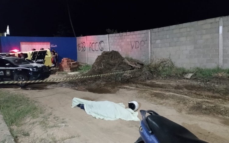 Homem é morto a tiros na frente da esposa em Arapiraca