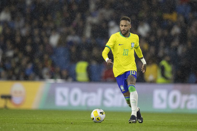 Neymar quebra o silêncio sobre nova cirurgia e afastamento dos campos