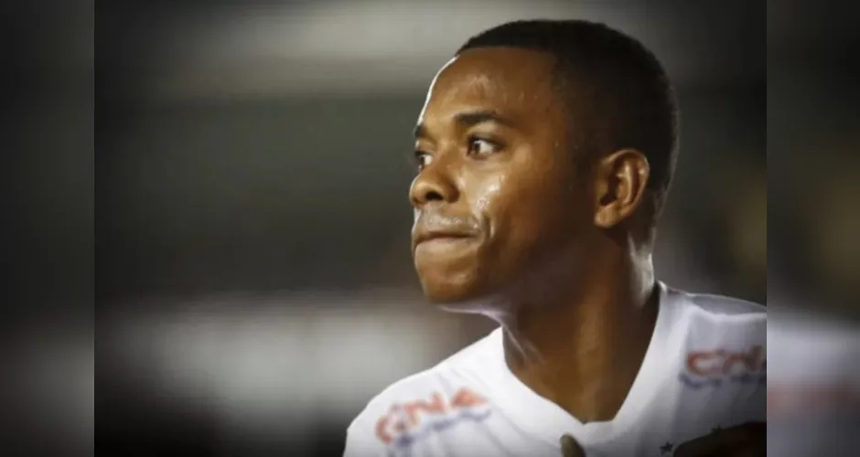 STJ decide que Robinho deve cumprir no Brasil pena por estupro