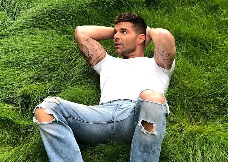 Ricky Martin recebe outra acusação de abuso sexual por parente