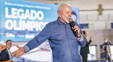 Lula diz que salário de professor 'não é alto' e situação é 'ruim', mas não promete aumento