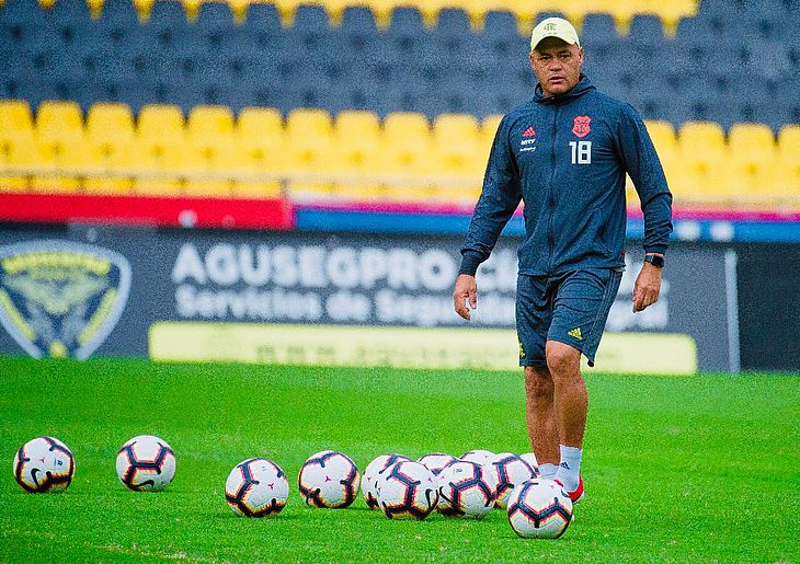 Preparador de goleiros campeão da Libertadores pelo Flamengo é anunciado pelo CSA