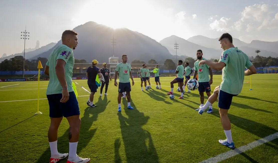 Fernando Diniz esboça equipe para jogo contra a Colômbia pelas eliminatórias