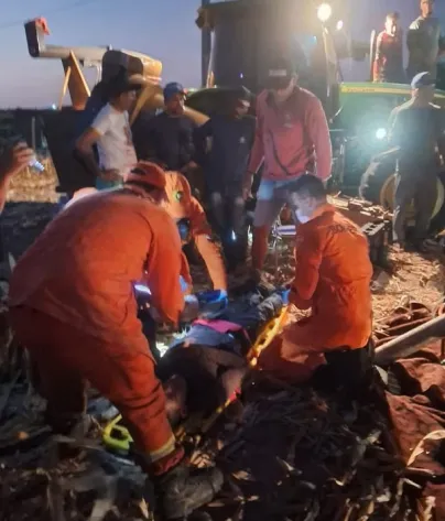 Bombeiros resgatam homem com braço esmagado por máquina de silo em Olivença, AL — Foto: Corpo de Bombeiros de Alagoas