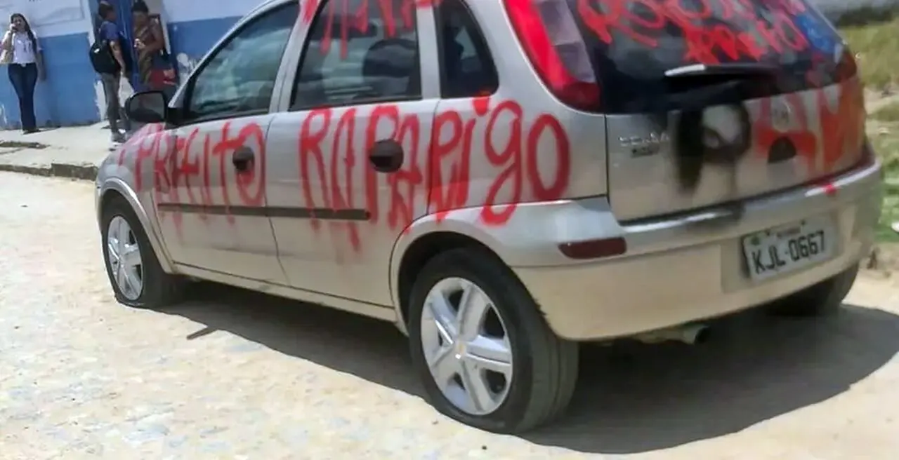 ‘Rapariga do prefeito’, dispara primeira-dama flagrada pichando carro