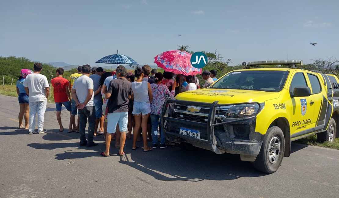 Jovem é assassinado a tiros às margens de rodovia  